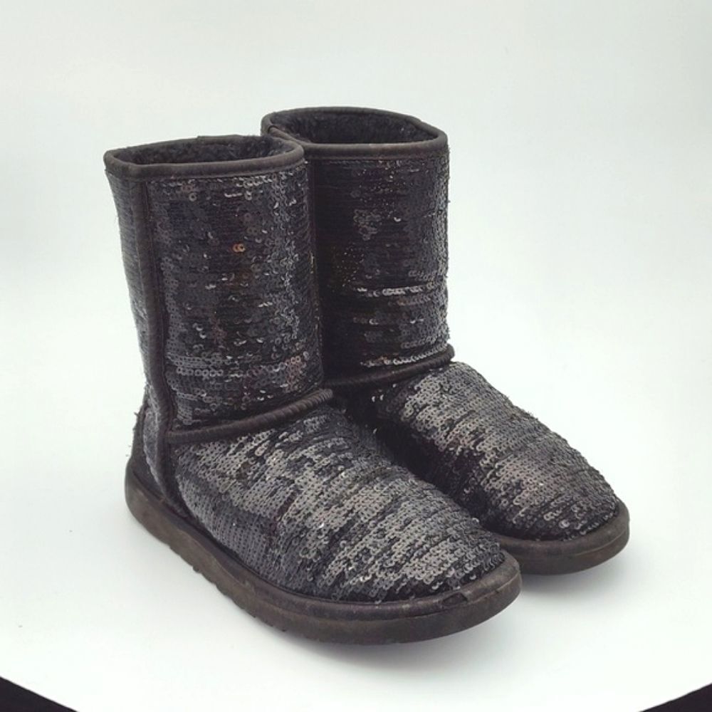 UGG SEQUIN CLASSIC SHORT BOOT IN BLACK SIZE WOMEN… - image 1